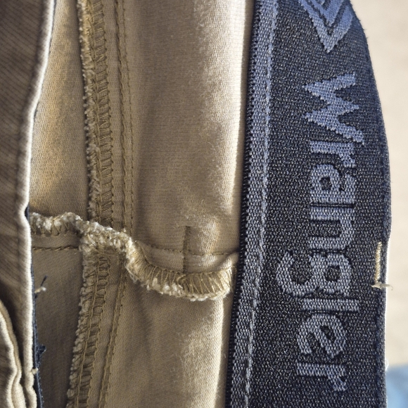Wrangler Men's Khaki Chinos - Picture 3 of 4